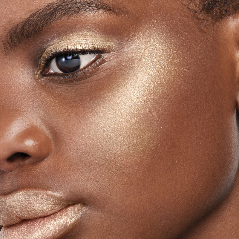 Aura Dew – Visage, Yeux, Lèvres, Solar